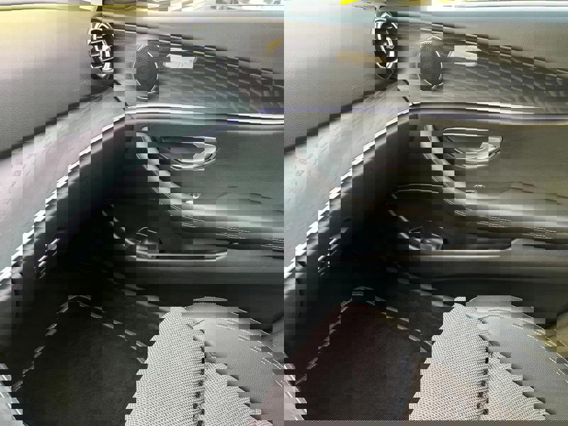 Image Mercedes-Benz 汃獡敳䔠䈠牥楬敮 200 2.0 184 Avantgarde Carplay Clim Bi-zone Caméra PA Sièges élec chauffants Bluetooth Toit ouvrant 